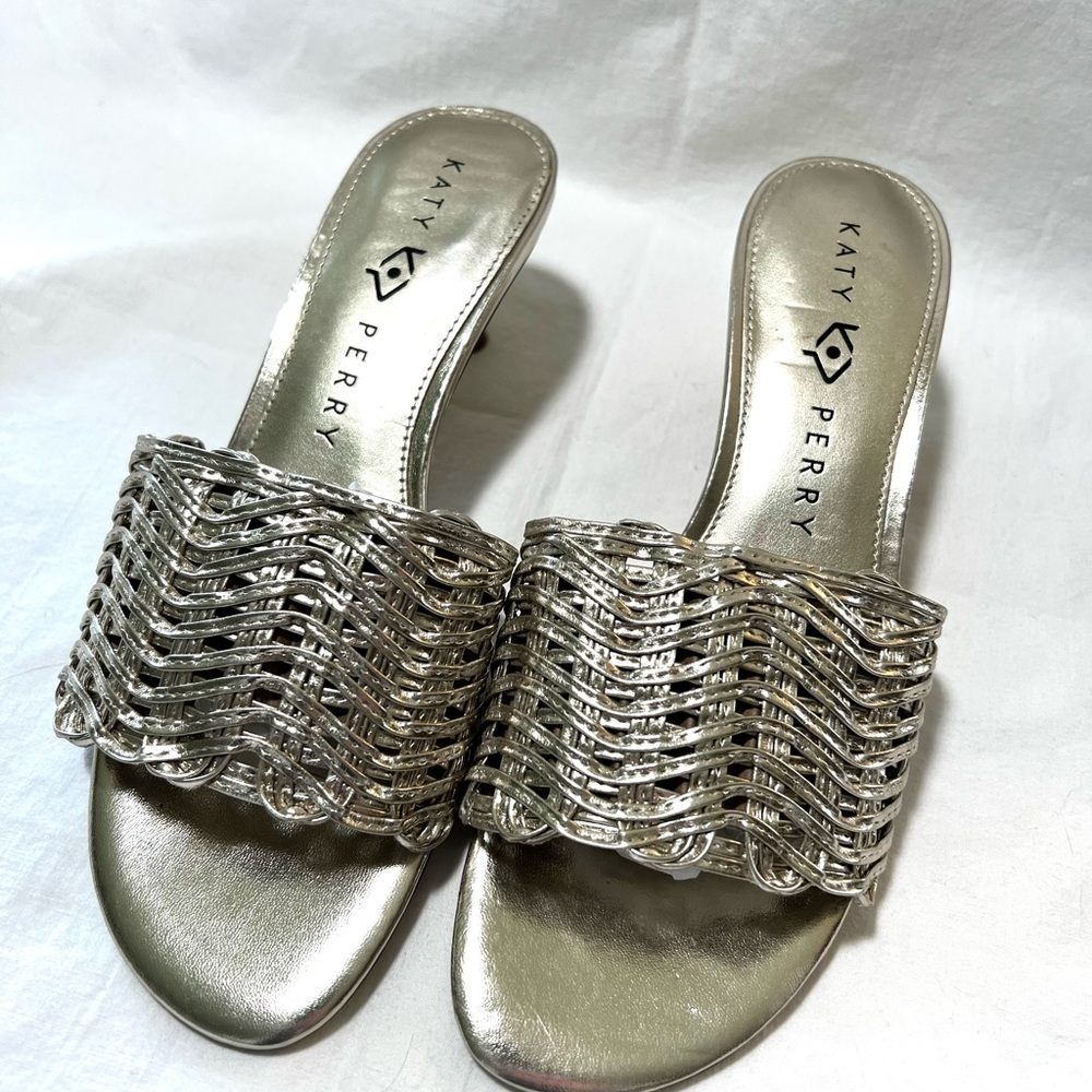 Katy Perry Gold Woven Women's Slide Sandals 6.5 - Picture 10 of 10